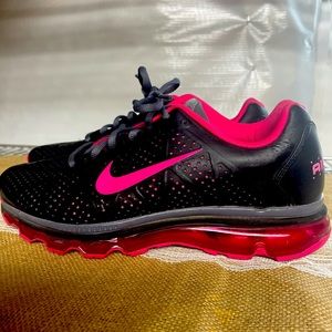Women’s Nike Airmax shoes size 9.5